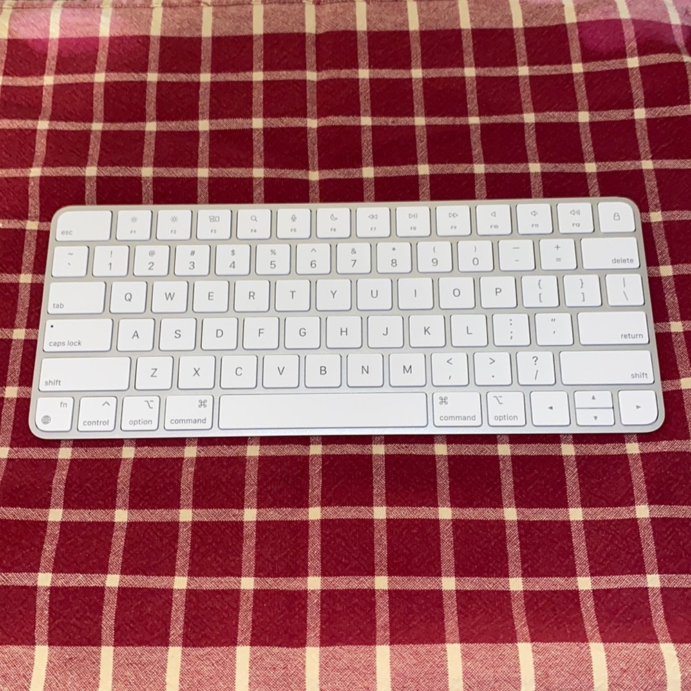 Apple Wireless Keyboard - White and Silver